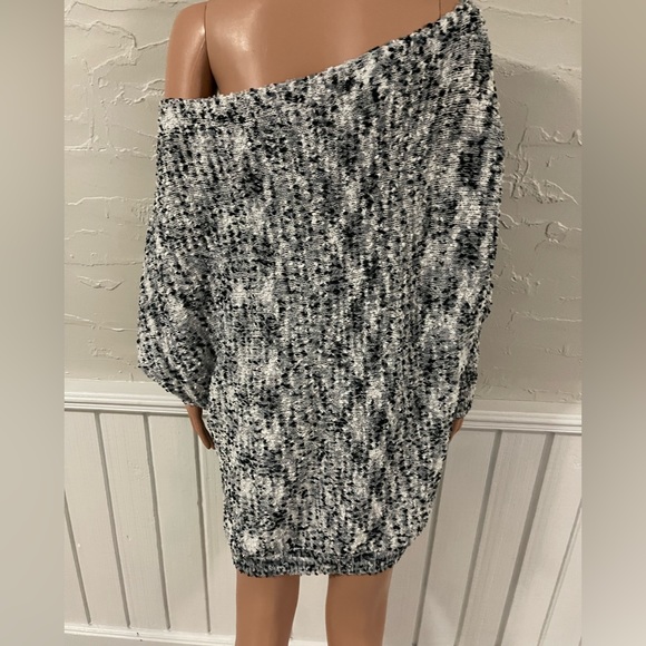 Maurice’s off shoulder sweater - Picture 4 of 6